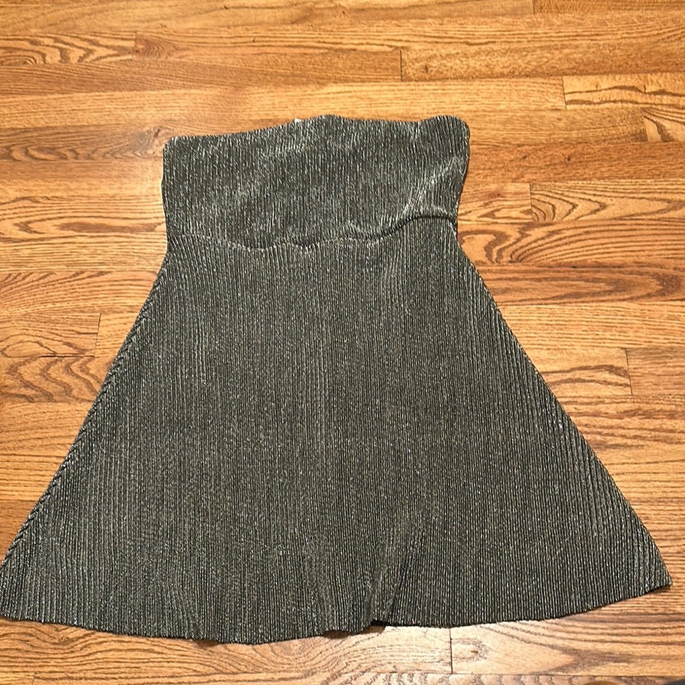Elegant Strapless Metallic Dress
